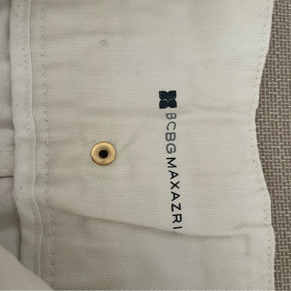 White denim short skirt. - Picture 6 of 7